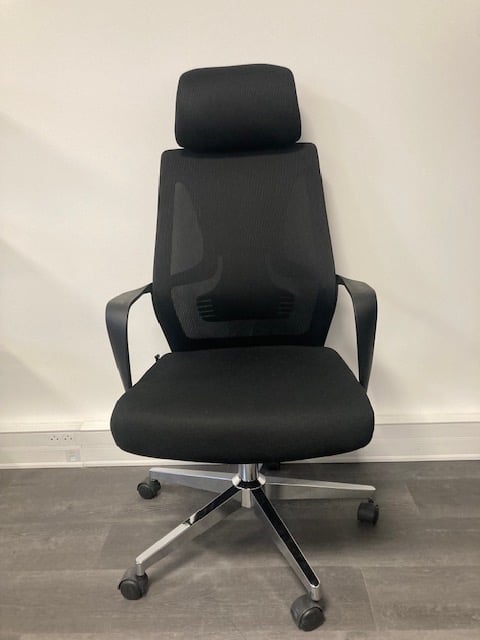 Fauteuil de bureau avec têtière et roulettes