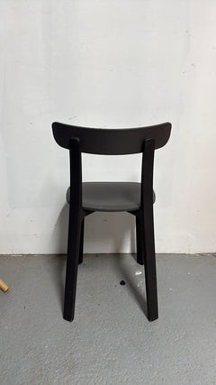 Chaise de cafétéria Vitra en plastique noir - Modèle C0164 - arriere