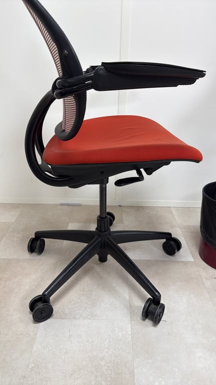 Fauteuil de bureau Humanscale Liberty Rouge - 3-4