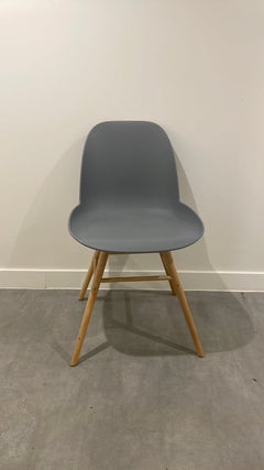 Chaise de cafétéria en plastique et bois