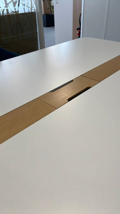 Table de réunion rectangulaire en bois massif et contreplaqué - ambiance