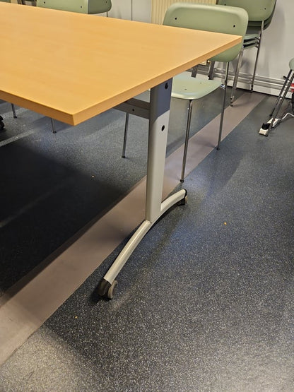 Table de réunion rectangulaire en bois et métal