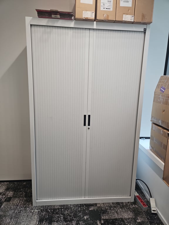 Armoire haute à rideaux - ambiance