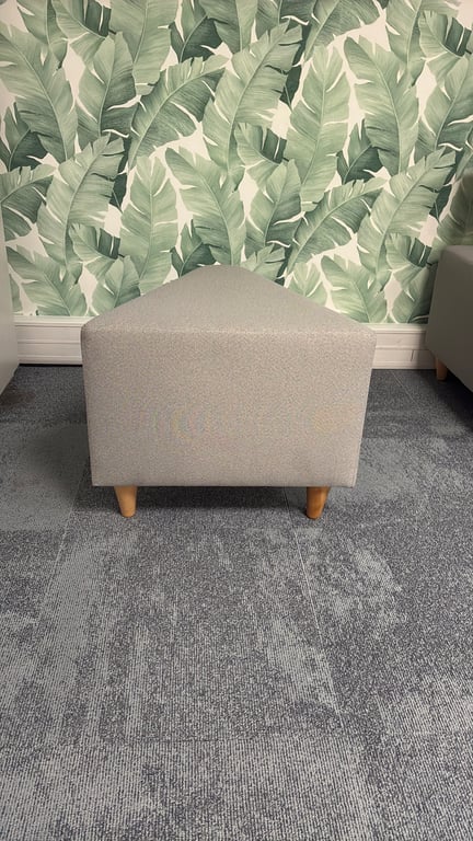 Pouf en tissu gris clair - 3-4