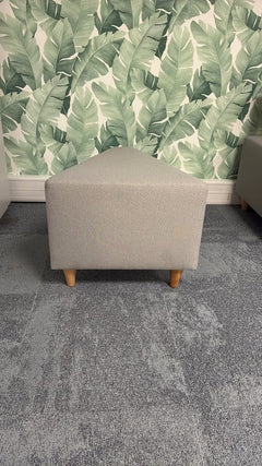 Pouf en tissu gris clair - 3-4
