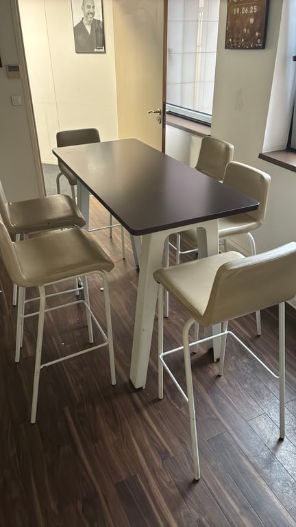 Table rectangulaire 140x60 brun moyen - 3-4