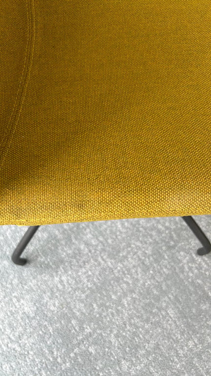 Chaise de réunion en tissu avec piètement droit