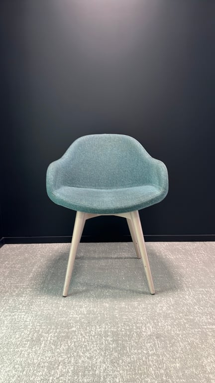 Chaise de réunion avec accoudoirs en tissu Astral