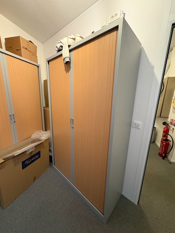 Armoire à rideaux haute Manutan