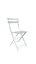 Chaise d'extérieur en métal blanche