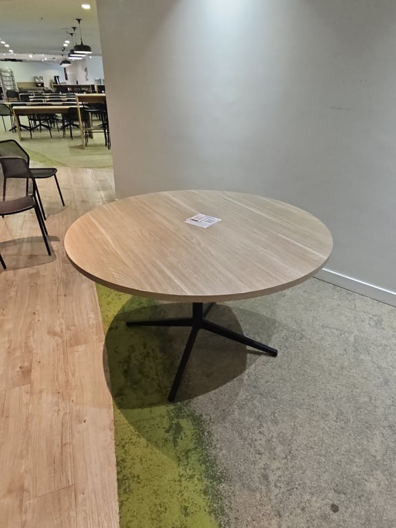 Table de cafétéria ronde 130x130 chêne clair - 3-4