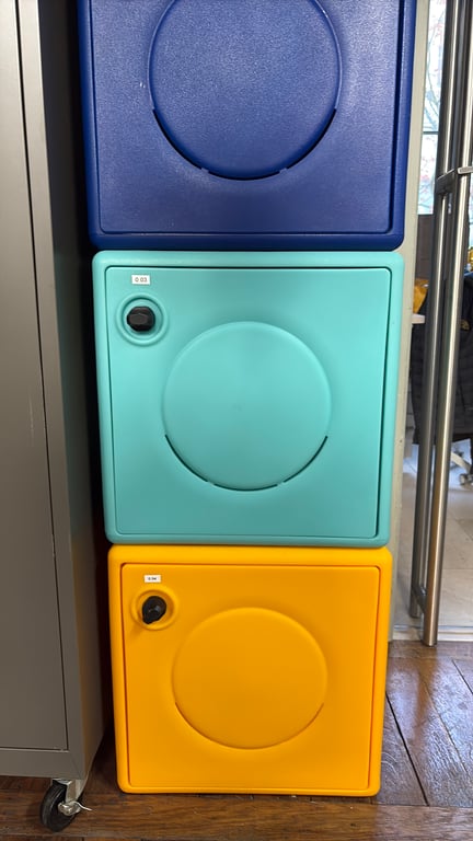 Casier en plastique avec moraillon porte-cadenas