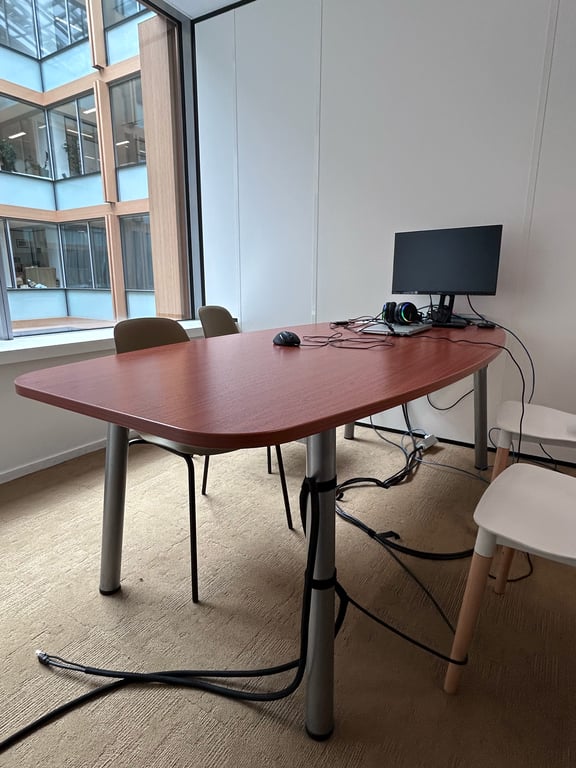 Table de réunion tonneau 210x102 - face