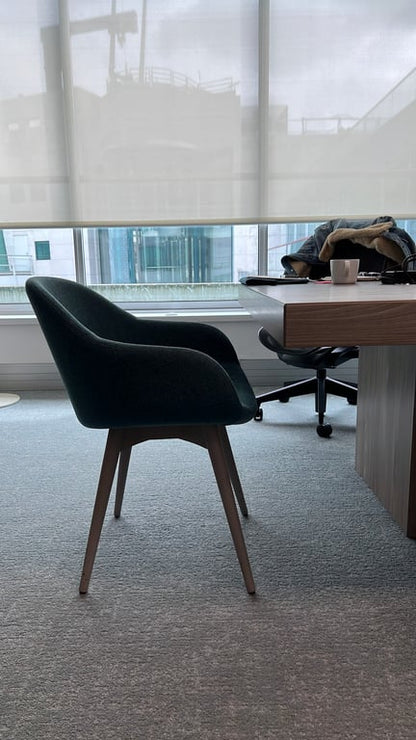 Chaise de réunion avec accoudoirs en tissu Astral
