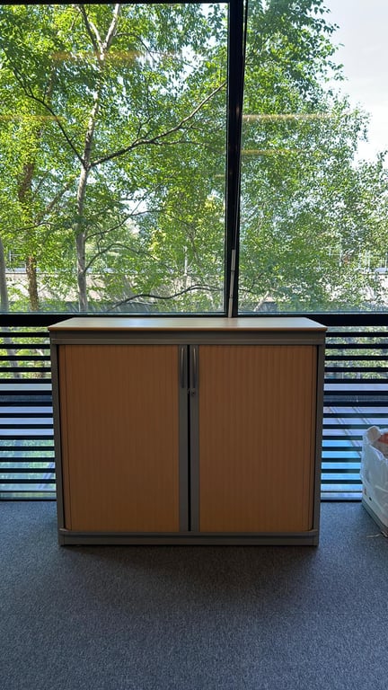 Armoire basse portes coulissantes