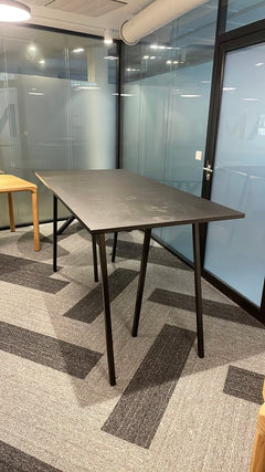 Table haute rectangulaire en bois