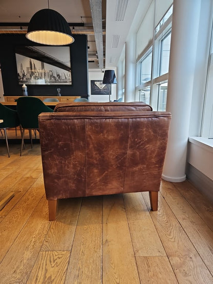 Fauteuil en cuir avec accoudoirs