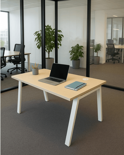 Bureau droit avec plateau en mélaminé et pieds en métal