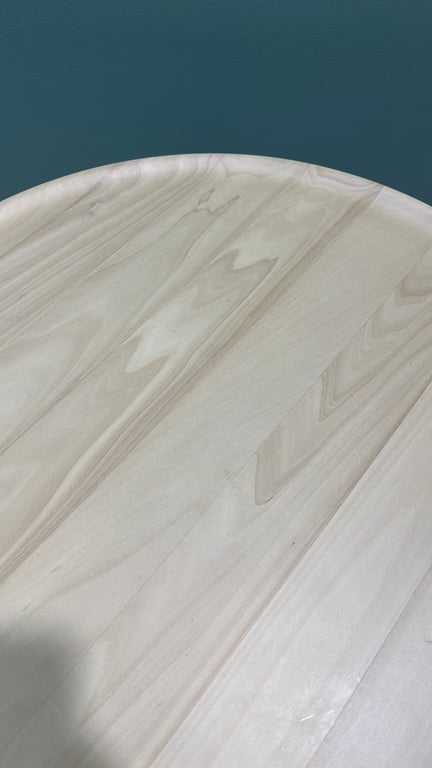 Table basse ronde en bois contreplaqué et plastique