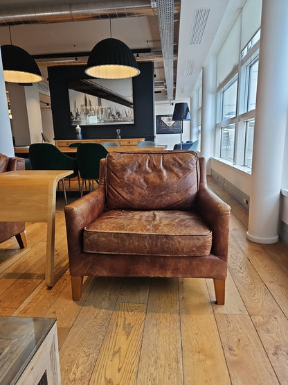 Fauteuil en cuir avec accoudoirs