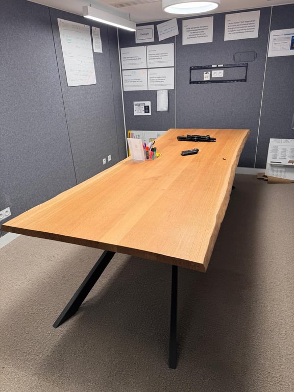 Table de réunion 500x120 avec accès intégré