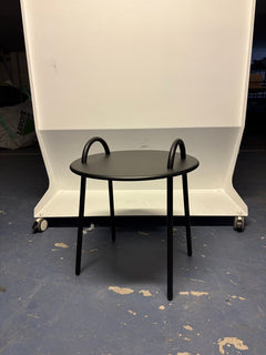 Table basse ronde en métal noir