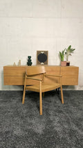 Fauteuil scandinave en bois clair