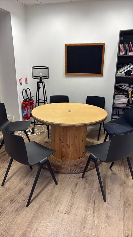 Table de cafétéria ronde en bois 120cm - 3-4