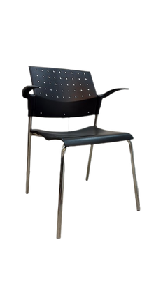 Chaise de réunion noire empilable avec accoudoirs - 3-4