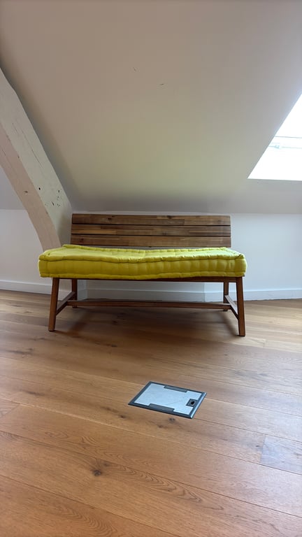 Banc en bois avec assise en tissu - 3-4