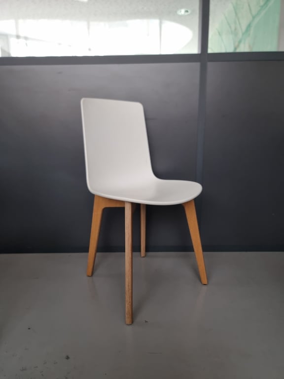 Chaise de cafétéria Enea design