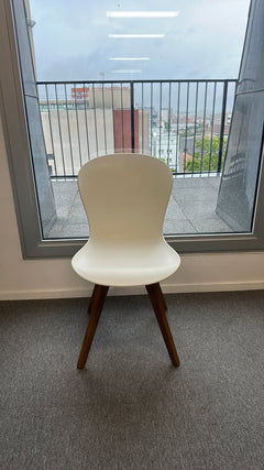 Chaise de cafétéria BoConcept Adelaide Blanc/Chêne - face