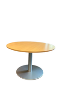 Table de réunion ronde 109x109 en chêne clair