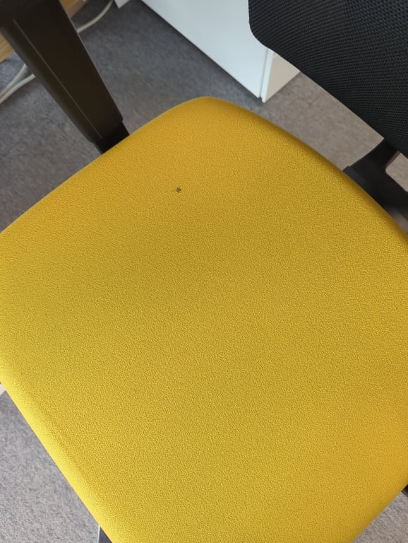Fauteuil de bureau en résille avec piètement étoile