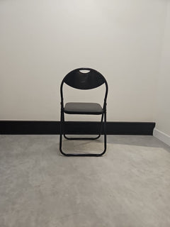 Chaise de réunion noire en simili-cuir avec piètement luge
