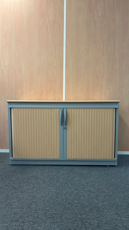 Armoire basse sans marque - face