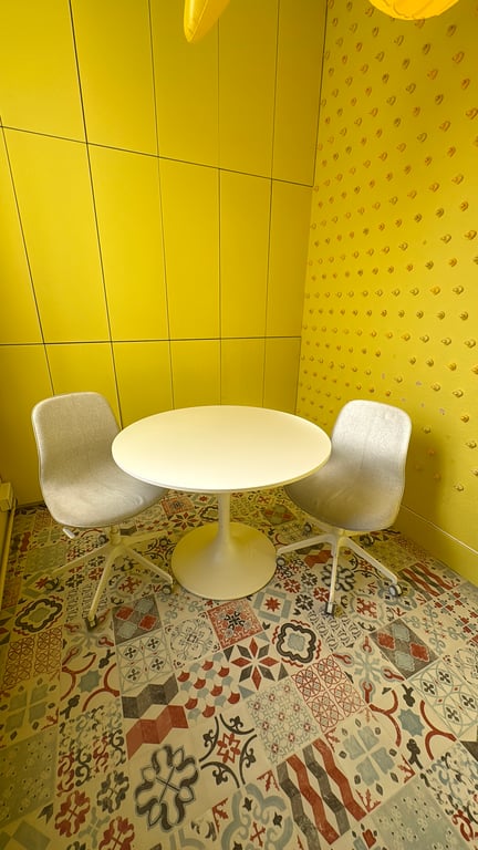 Table de réunion ronde - 3-4