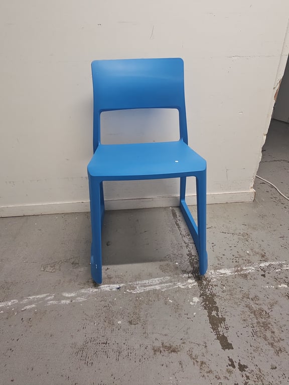 Chaise de cafétéria empilable Pacific Blue