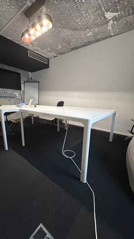 Table de réunion 140x140 Ikea - Bekant - 3-4