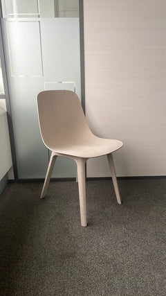 Chaise de cafétéria