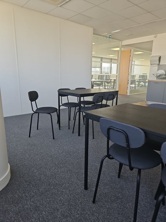 IKEA - Östanö - Chaise de cafétéria en tissu avec dossier plein - ambiance