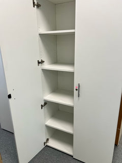 Armoire haute avec portes battantes
