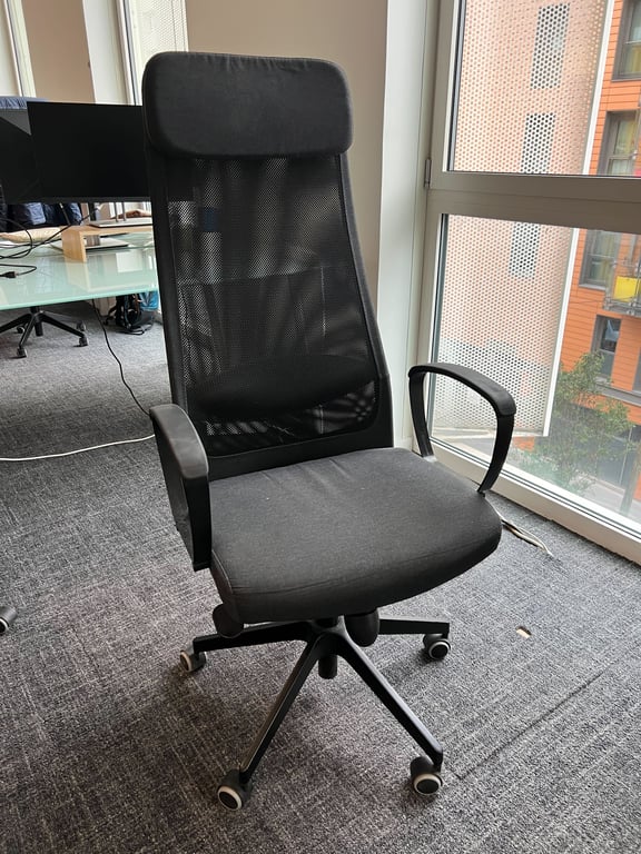 Fauteuil de bureau modèle Markus avec têtière