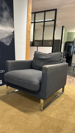 Fauteuil Gris avec pieds chromés - 3-4