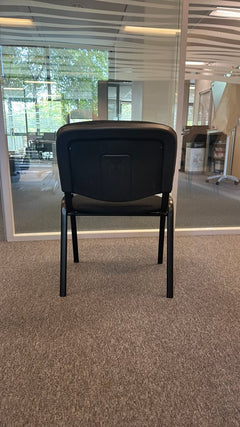Chaise de réunion noire empilable - ambiance