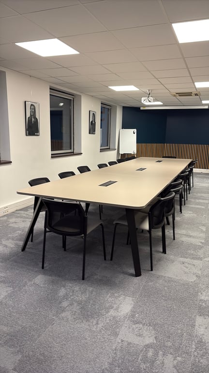Table de réunion 150x576 cm mélaminé gris clair - 3-4