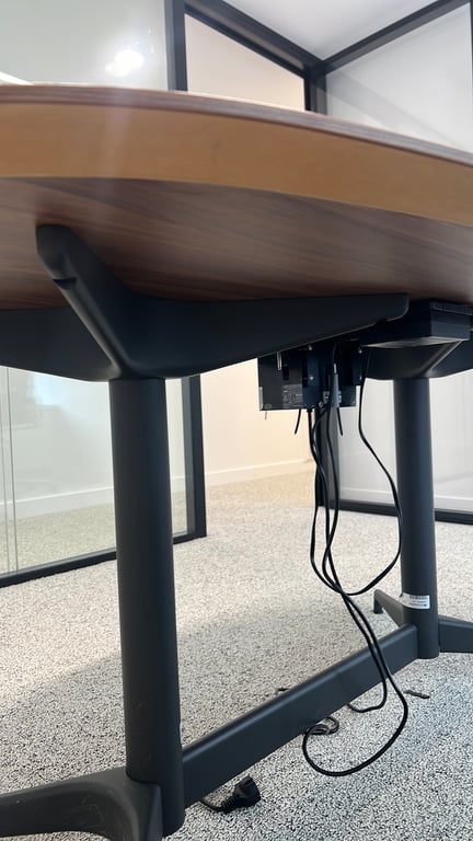 Table de réunion ovale Herman Miller - dessous