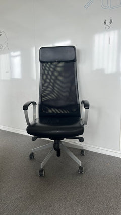 Fauteuil de bureau ergonomique avec têtière en résille - face