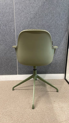 Chaise de réunion Albert Kuip par Zuiver - ambiance