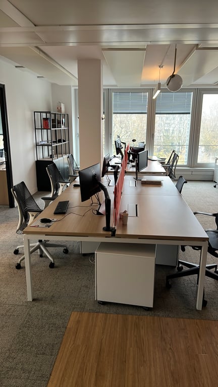 Bureau multiposte avec Top access et Goulotte